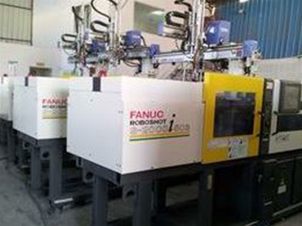 Imported Japanese Fanuc injection moulding machines